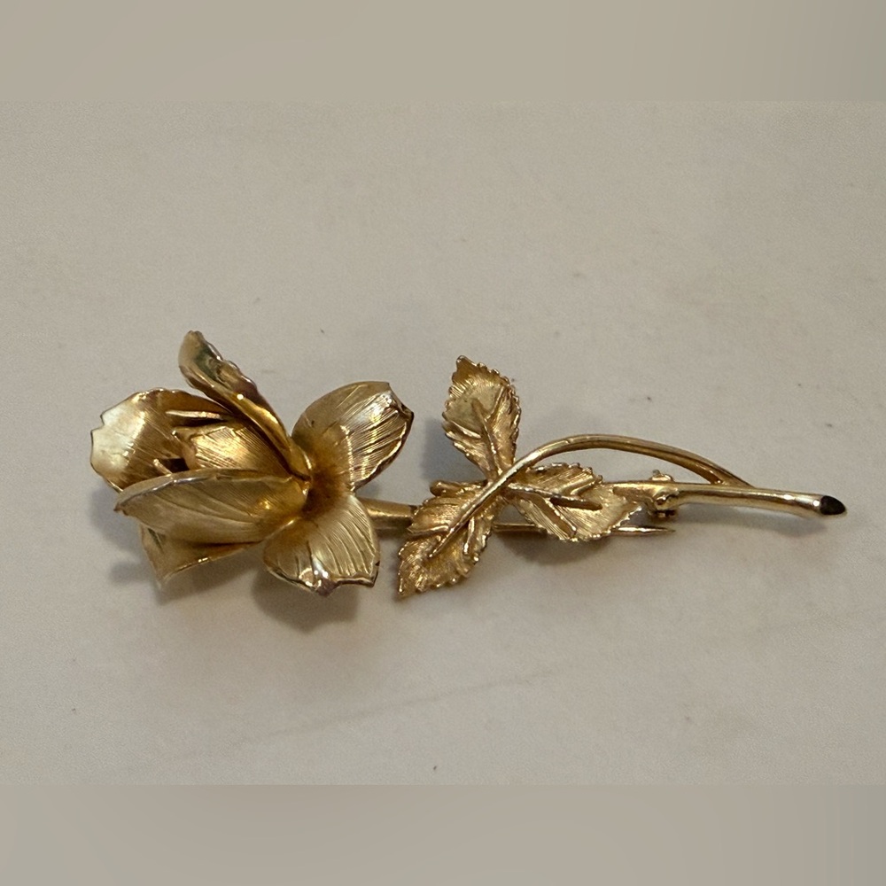 VTG 1960s Pastelli "Christmas Rose" Long Stemmed Flower Brooch Pin‎ Grandmacore